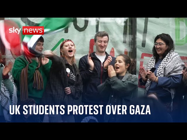 ⁣Students in the UK protest against Israel-Hamas war