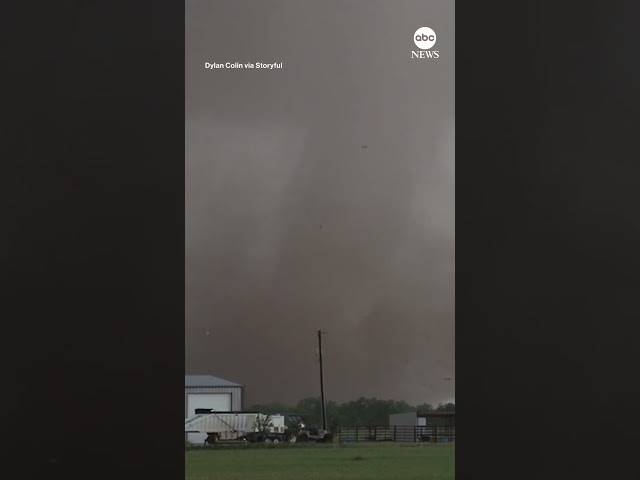⁣Large tornado spotted in central Texas