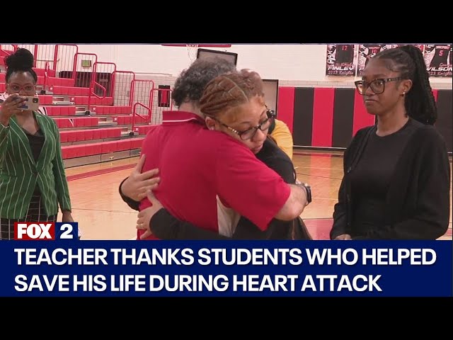 ⁣Oak Park teacher praises quick-thinking students, staff who helped during his cardiac arrest