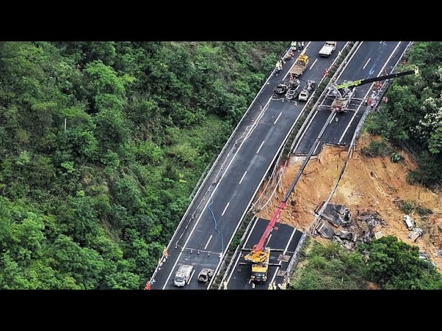 ⁣NO COMMENT: Una autopista china se viene abajo provocando la muerte de varios conductores