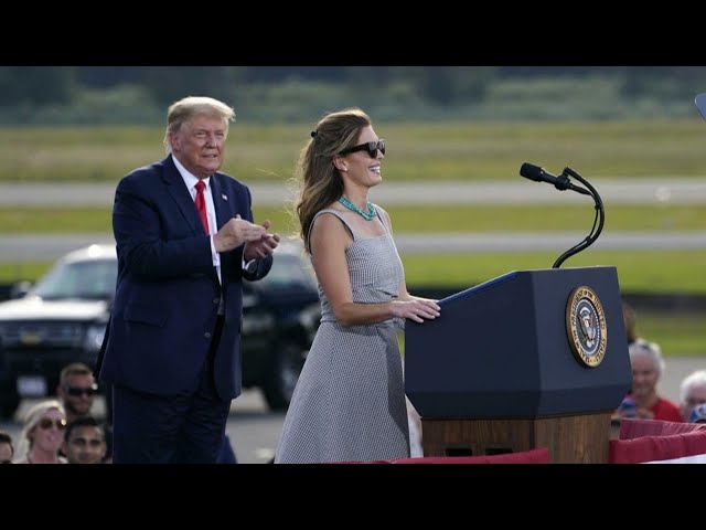 ⁣Longtime Trump aide Hope Hicks takes the stand in New York trial