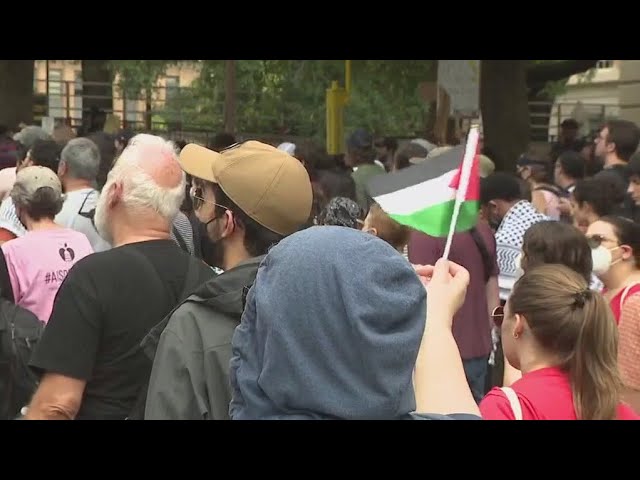 ⁣Pro-Palestine groups hold protest at UT Austin, groups march against antisemitism at Texas Capitol
