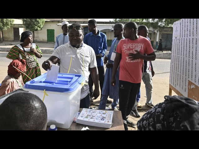 ⁣Les Tchadiens votent pour élire leur président après trois ans de pouvoir militaire • FRANCE 24