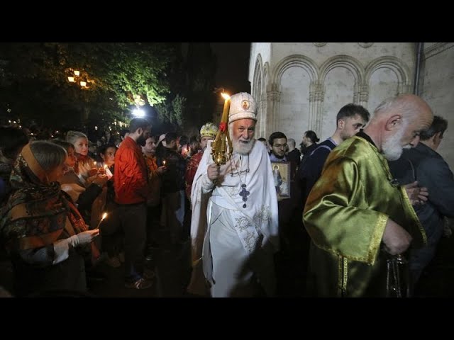 ⁣Les chrétiens orthodoxes célèbrent Pâques