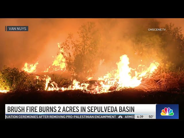 ⁣Brush fire burns in Sepulveda Basin