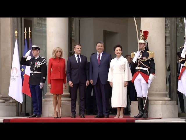 ⁣President Xi Jinping arrives at the Elysee Palace