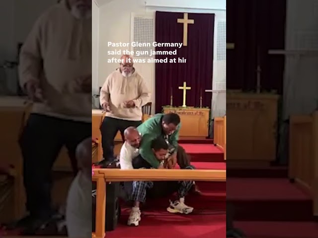 ⁣Livestream shows man aim gun at a pastor #Shorts