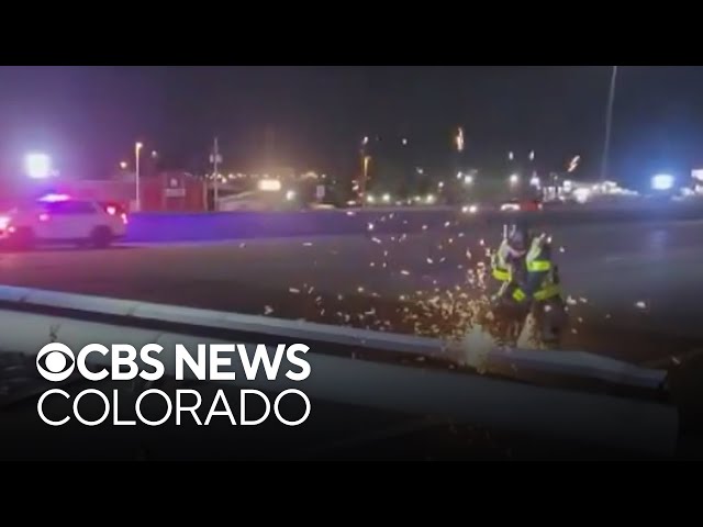 ⁣Strong wind knocks down signpost on I-25 causing major backups