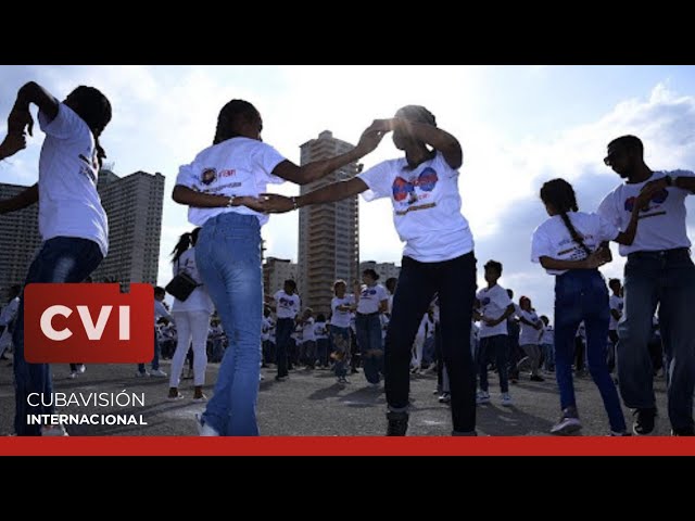 ⁣Cuba establece Récord Mundial de bailadores simultáneos de casino