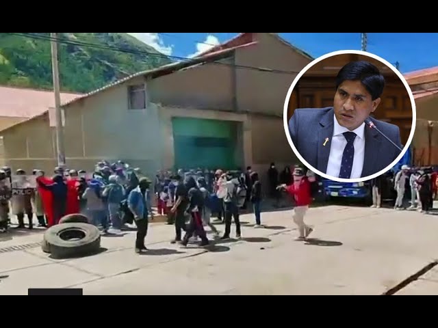 Huancavelica: Jóvenes se enfrentan a la PNP en rechazo a la presencia del congresista Wilson Soto
