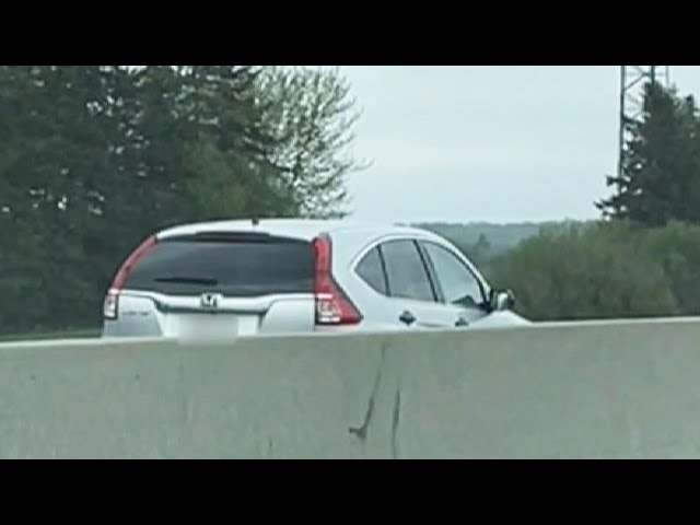 ⁣Another vehicle seen driving the wrong-way on Hwy. 401 in Ontario