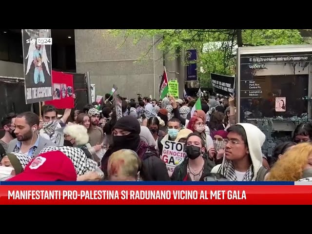 ⁣Proteste pro-Palestina al Met Gala
