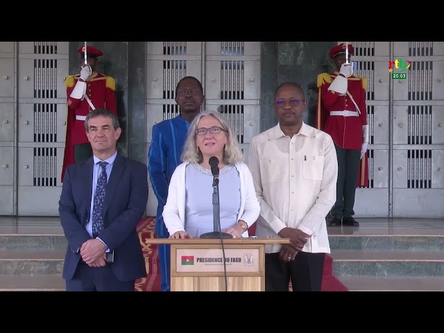 ⁣L'ambassadeur suisse en fin de mission au Burkina Faso, Anne Lugon-Moulin reçue par le Chef d&#