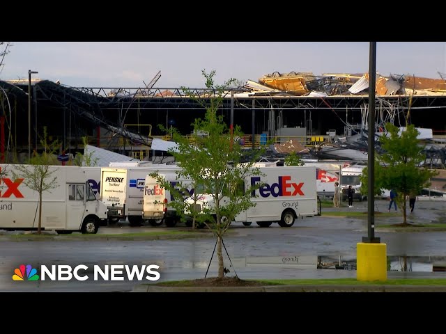 ⁣Tornadoes in Michigan hit FedEx building, mobile home park