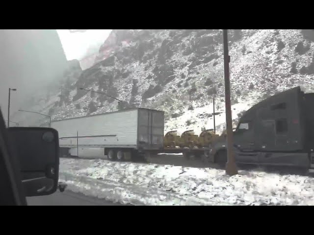 ⁣Snow snarls Colorado mountain traffic on I-70