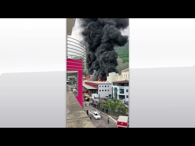 ⁣Bolzano, scoppiato incendio in stabilimento industriale