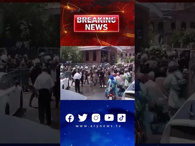 ⁣Several lawyers arrested, three cops injured in clash #arynews #breakingnews #lawyers #shorts