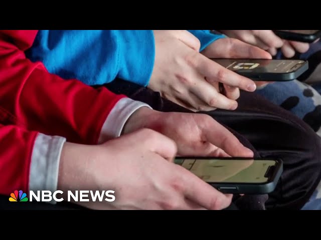 ⁣Online gambling trend among teens causing concern