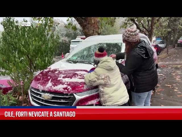 ⁣Cile, insolita nevicata a Santiago