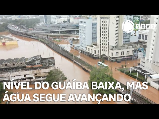 ⁣Nível do Guaíba baixa, mas água segue avançando