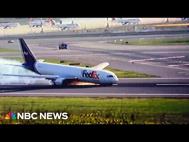 ⁣Watch: FedEx plane lands without nose wheel