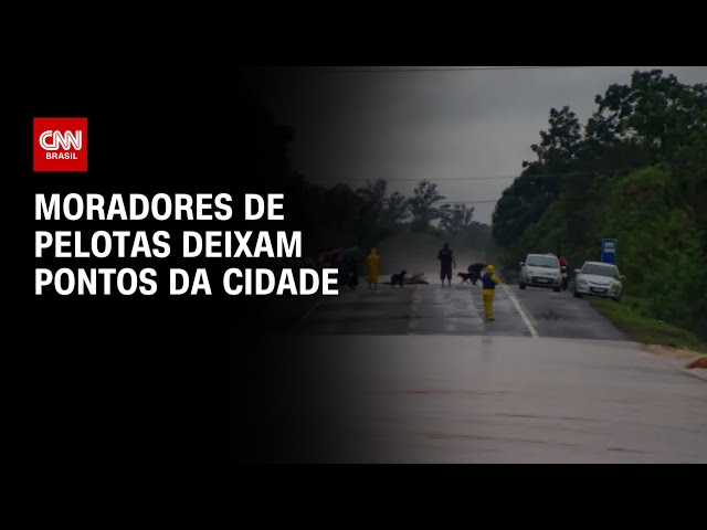 ⁣Moradores de Pelotas deixam pontos da cidade | LIVE CNN