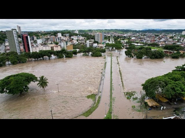 ⁣Оце затопило!Бразилія: масштабна повінь ВРАЖАЮЧЕ ВІДЕО- 100 тисяч людей без домівок. Brazil floods