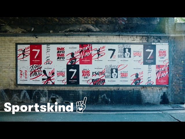⁣Watch Arsenal soccer fans on a London treasure hunt for posters signed by Bukayo Saka | Sportskind