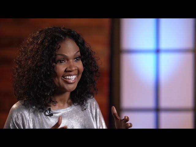 ⁣CeCe Winans Leads Generations of Mothers