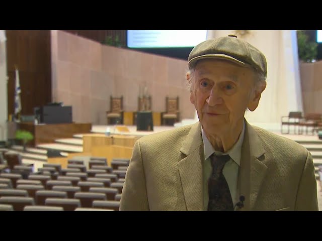 ⁣Holocaust survivor speaks at Colorado remembrance event