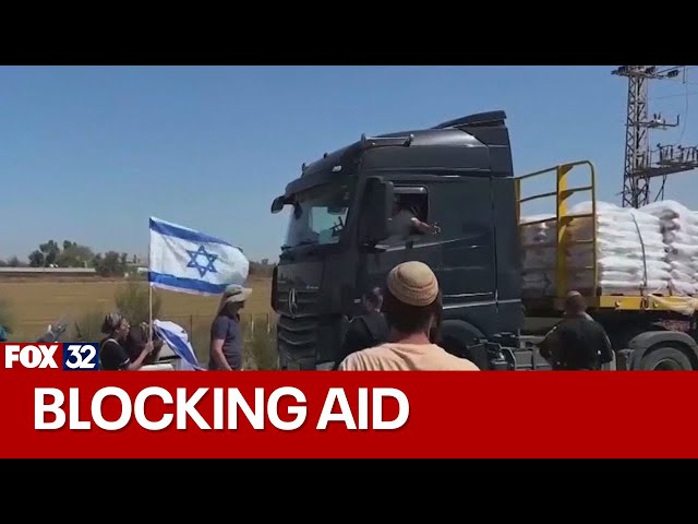 ⁣Protesters attempt to block humanitarian aid to Gaza