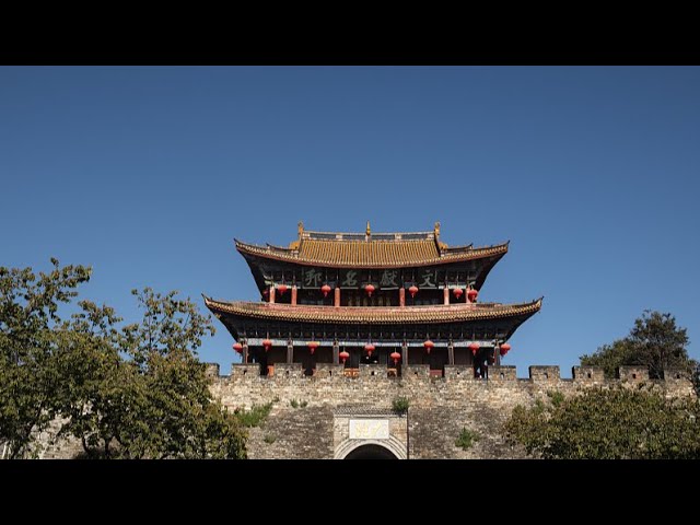 ⁣Live: Explore the South Gate, Dali Old Town's oldest building and symbol of its ancient history