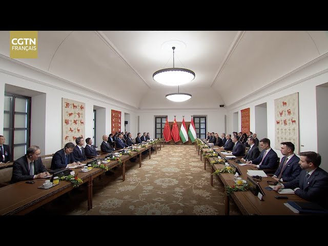⁣Le président chinois Xi Jinping appelle à approfondir l'amitié traditionnelle sino-hongroise