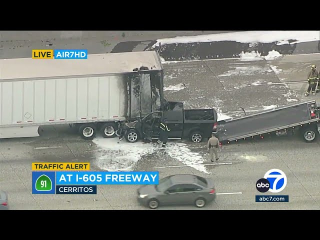 ⁣Traffic: Pickup truck slams into stalled big rig on EB 91 Freeway in Cerritos
