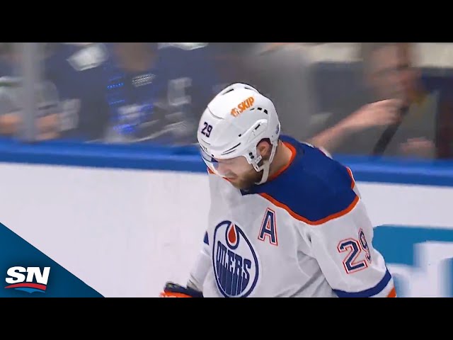 ⁣Oilers' Leon Draisaitl Scores Off Give-And-Go With Connor McDavid For Tying Goal