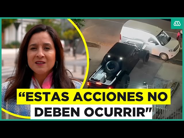 ⁣"Estas acciones no deben ocurrir": Camioneta choca un furgón mal estacionado en Las Condes
