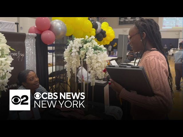 ⁣Newark students celebrate moms with Mother's Day market