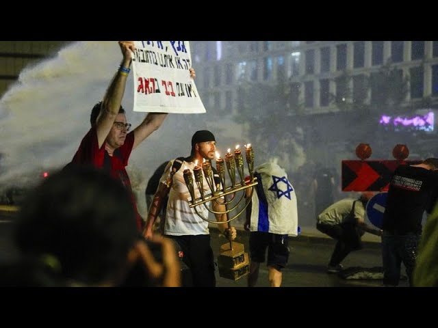 ⁣Israeli police break up anti-government protest in Tel Aviv