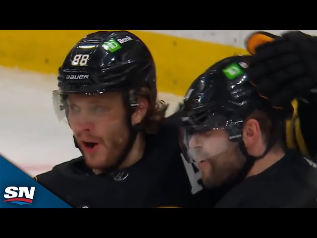 ⁣Bruins' David Pastrnak Beats Sergei Bobrovsky With One-Time Blast