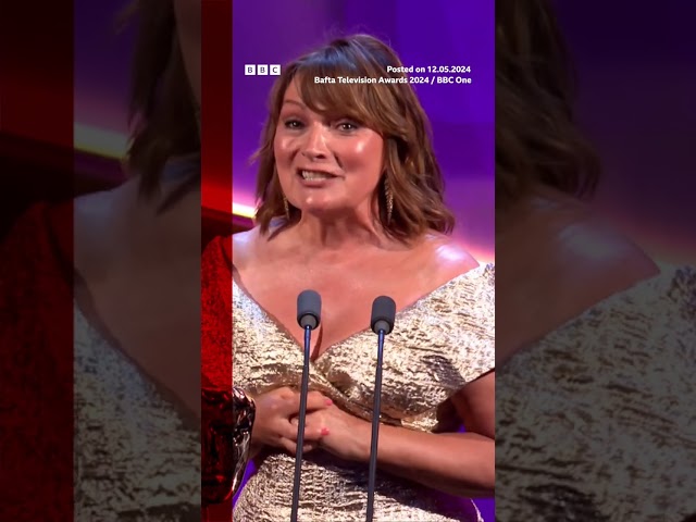 ⁣Lorraine Kelly has been presented with a BAFTA Special Award. #Lorraine #Baftas #BBCNews