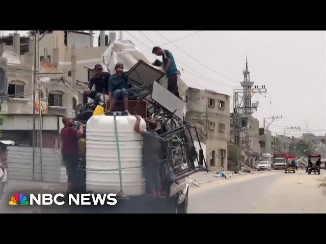 ⁣300,000 flee Rafah as Israeli forces encircle city