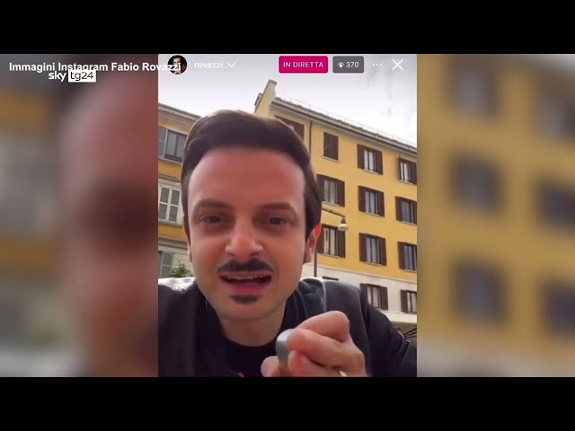 ⁣Milano, cellulare rubato a Fabio Rovazzi durante la diretta