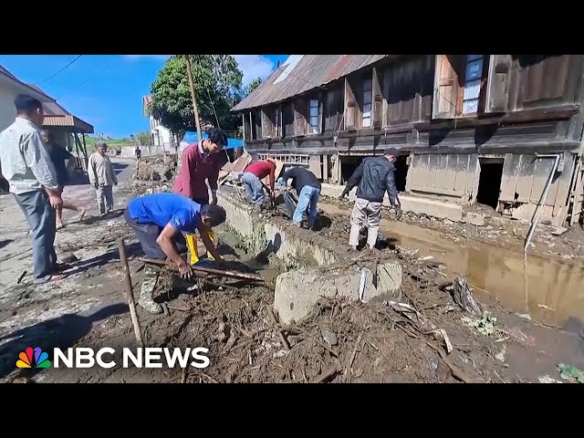 ⁣Deadly Indonesian floods include cold lava flow from Mount Marapi