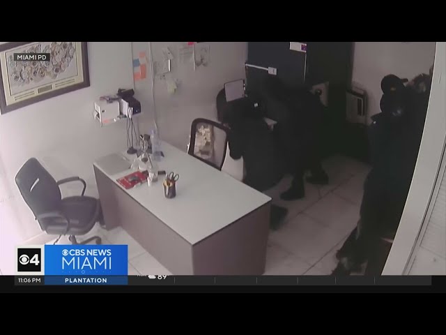 ⁣Would-be thieves leave empty-handed after breaking into Miami jewelry store