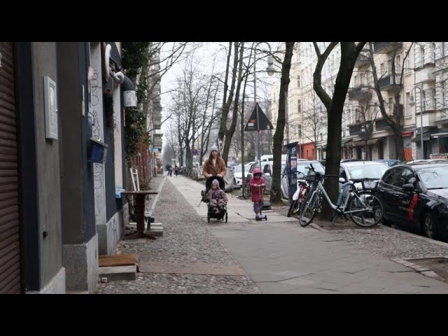 Garde d’enfants en Allemagne : le casse-tête des mères actives • FRANCE 24