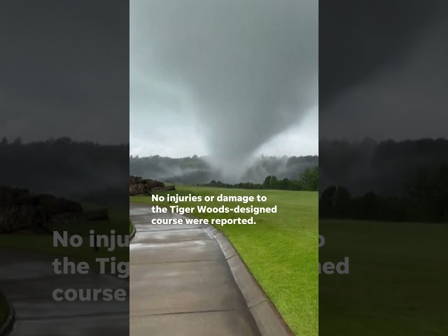 ⁣Tornado touches down on Tiger Woods-designed golf course #Shorts