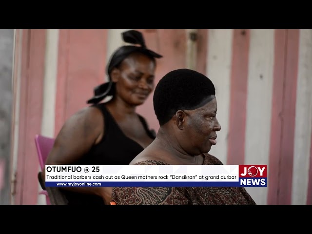 ⁣Otumfuo @ 25: Traditional barbers cash out as Queen mothers rock “Dansikran” at grand durbar.