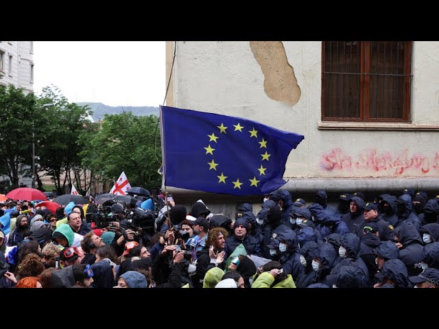 Géorgie : des milliers de manifestants protestent contre la nouvelle loi sur l'"influence 