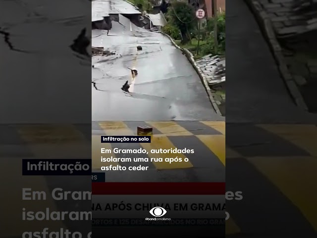 ⁣No Bairro Piratini, em Gramado, uma rua desmoronou devido às infiltrações no solo #shorts