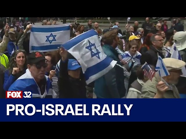 ⁣Crowds rally in downtown Chicago to celebrate the founding of Israel amid Palestinian protest